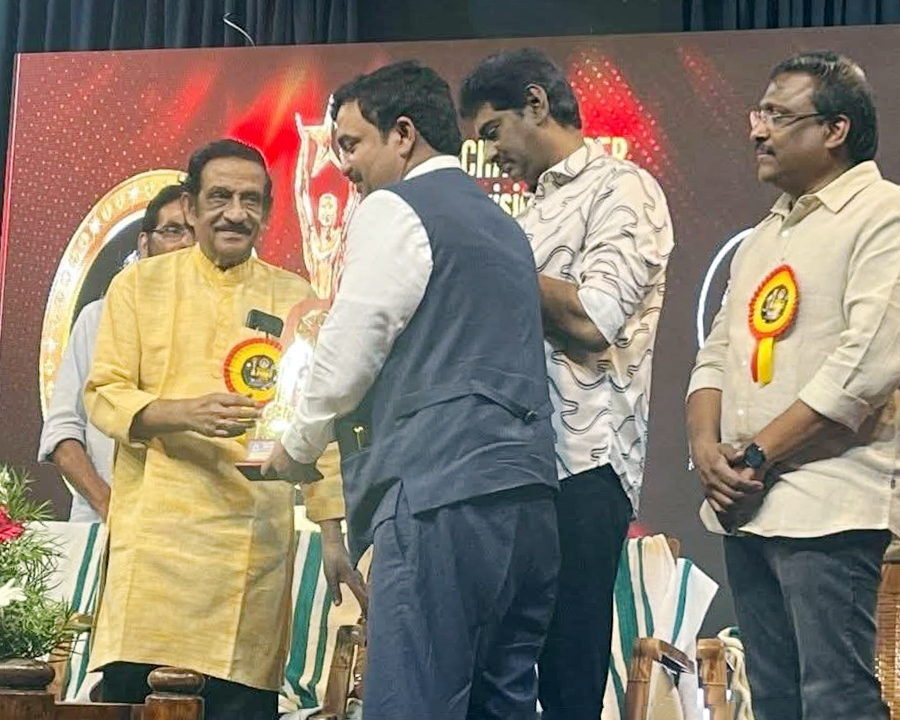 It was a great privilege to receive the Best Journalist (International Affairs),Award from the former Deputy Speaker of Kerala, in the presence of honourable Ministers and MLAs — especially in the presence of legendary film director Mr. Adoor Gopalakrishnan.