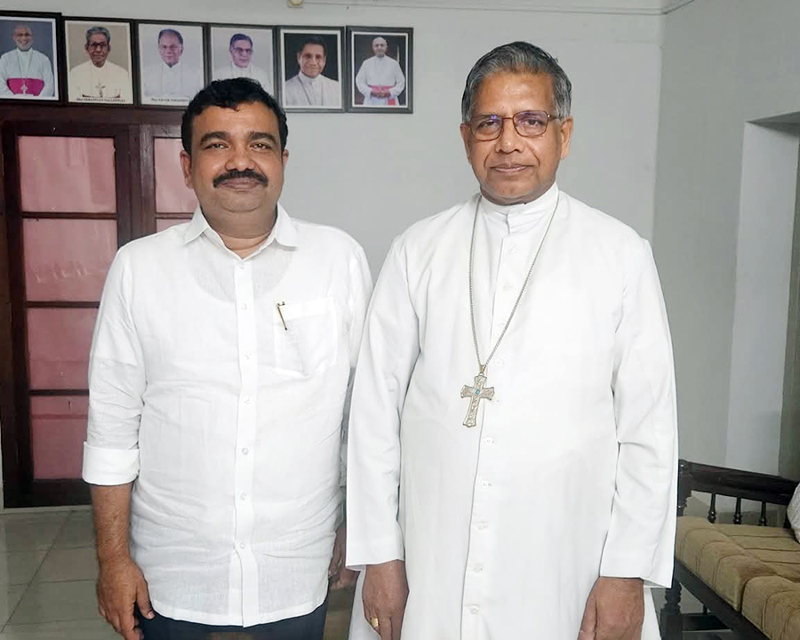 Met His excellency Mar Jose porunnedam, Bishop of manathwadi (Wayanad).